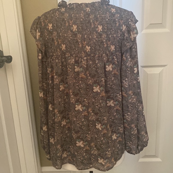 Beautiful Chiffon Top - Picture 3 of 11